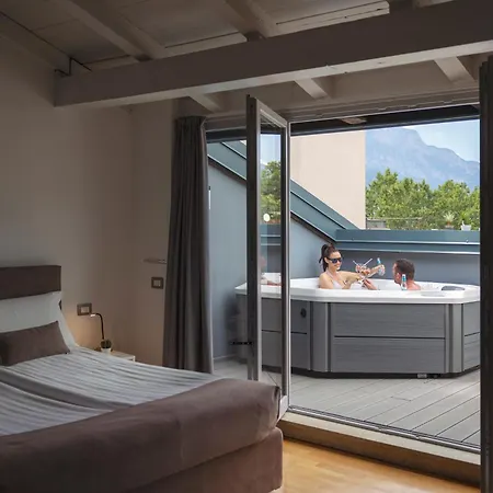 Hi Room With Jacuzzi And Spa Access Trient Exterior foto