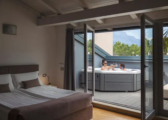 Hi Room With Jacuzzi And Spa Access