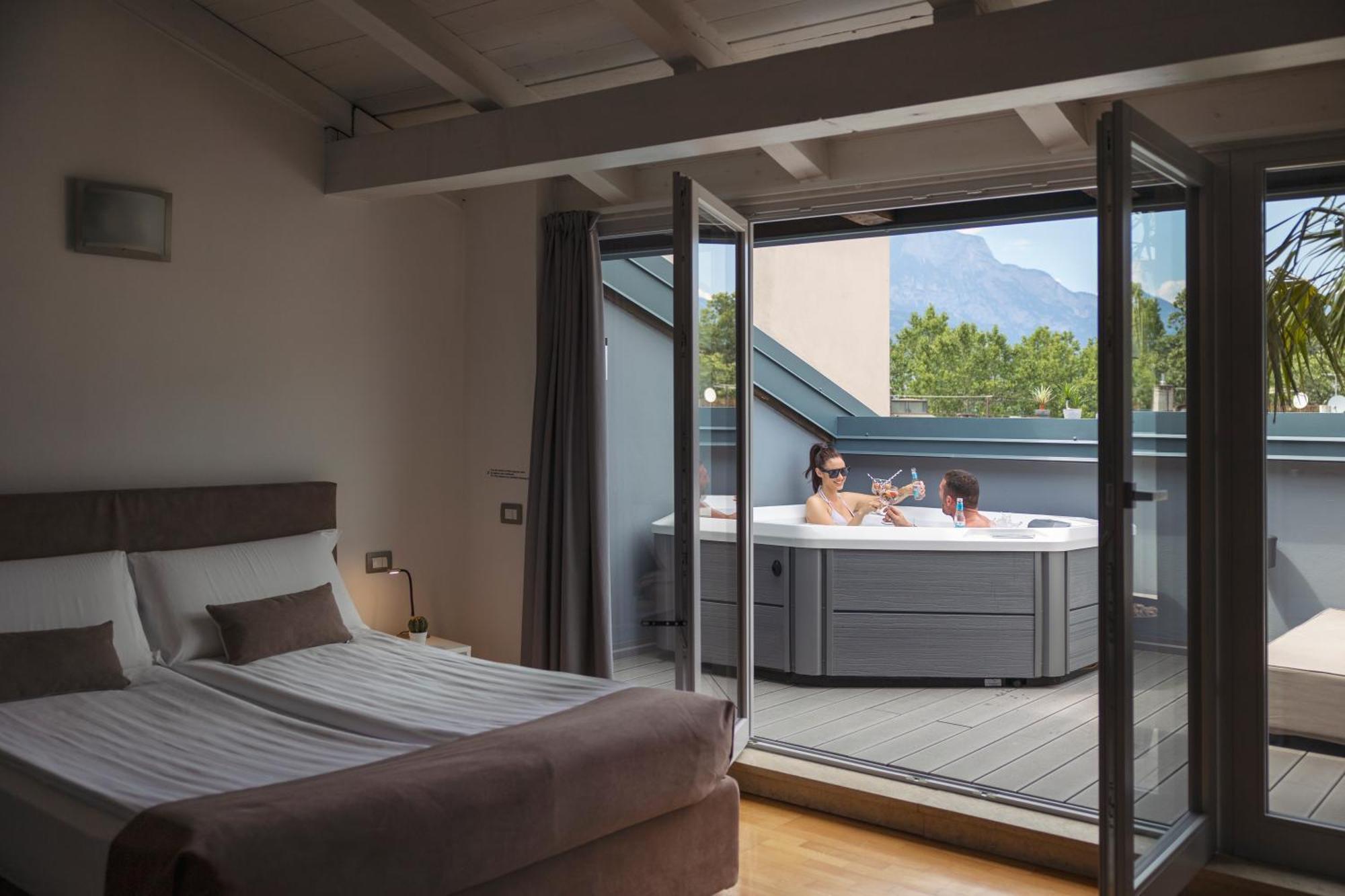 Appartement Hi With Jacuzzi And Access Trente